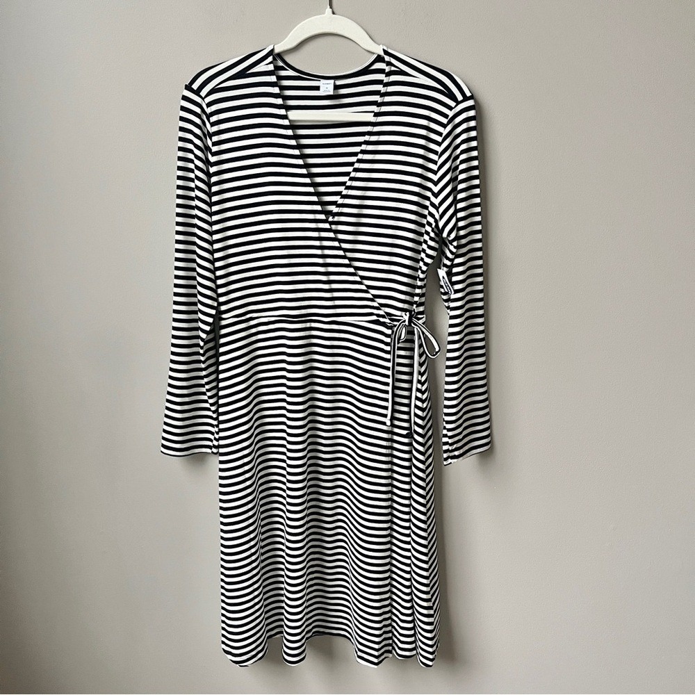 Old Navy Dress Women's Medium New NWT Black White Stripes Stretchy Jersey Knit